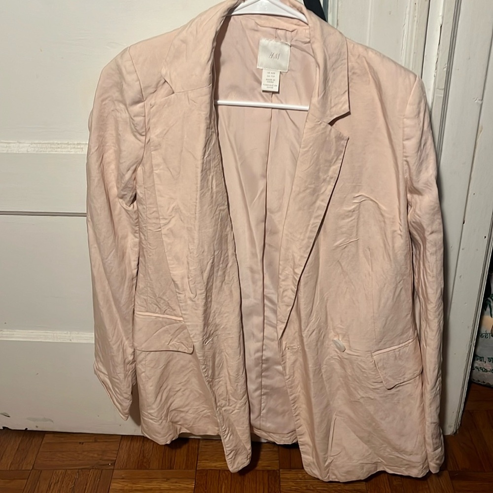 Women’s soft pink linen blazer